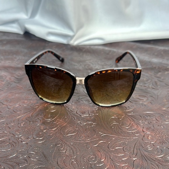 Tortoise Shell Sunglasses - Picture 1 of 4